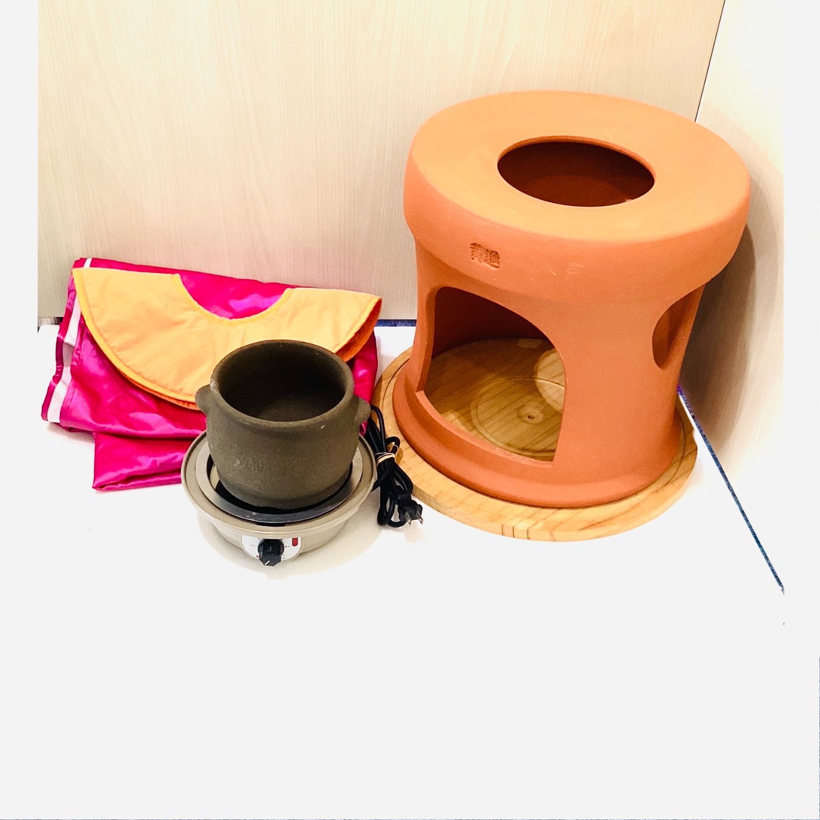 美品】黄土 よもぎ蒸しセット 黄進 鍋 電気コンロ - メルカリ 美品】黄土 よもぎ蒸しセット 黄進 鍋 電気コンロ - メルカリ