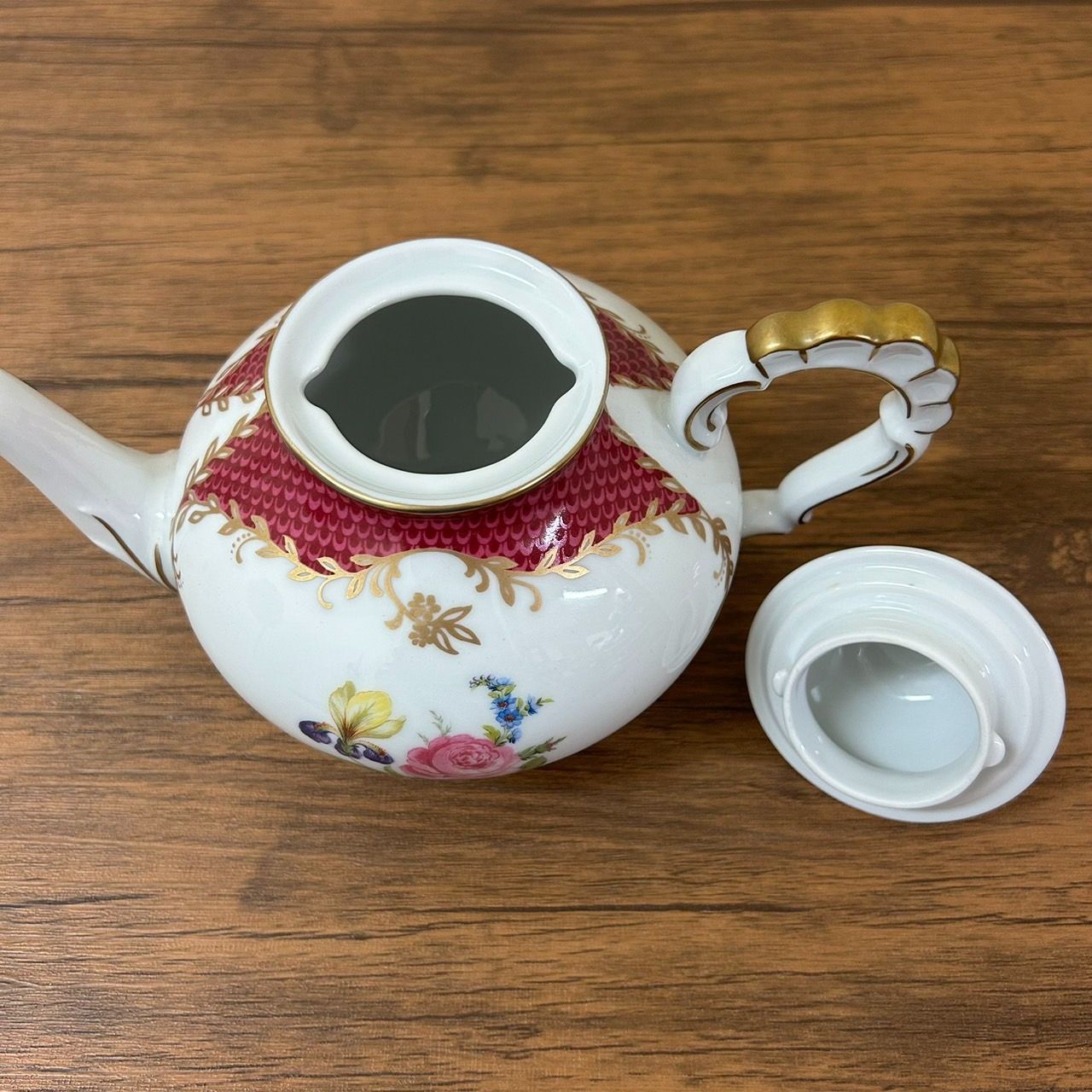 値下げしました！】ドイツ リンドナー Lindner レッドロカイユ 