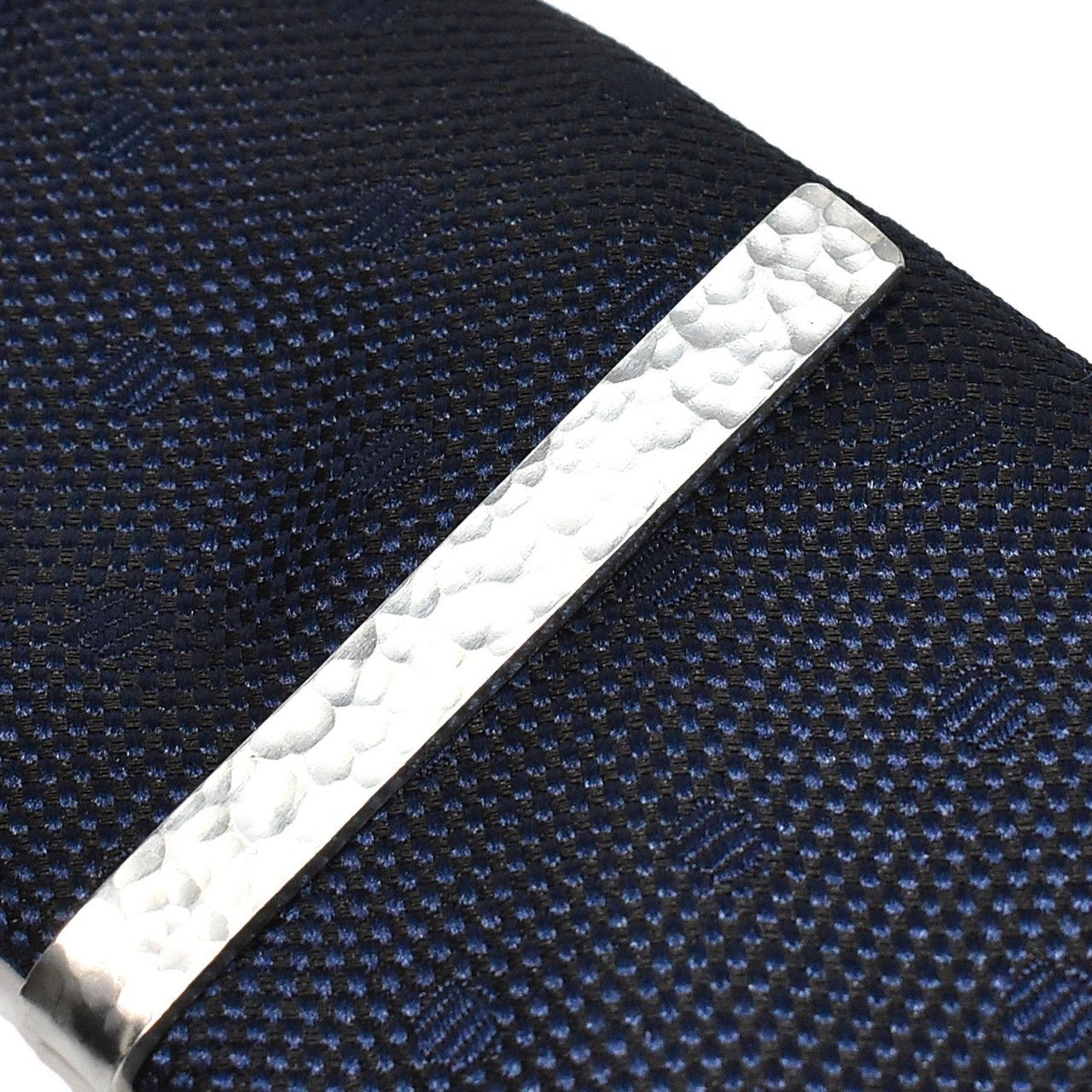 ネクタイピン 槌目模様