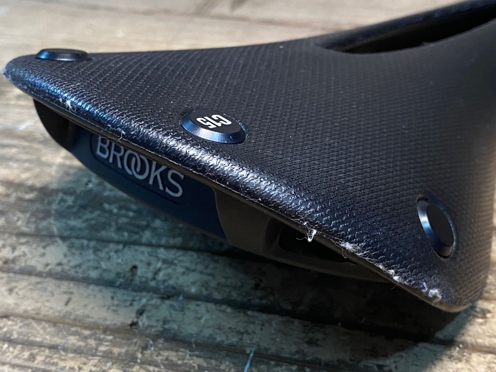 IW322 ブルックス BROOKS CAMBIUM C15 CARVED サドル 黒 【公式通販】