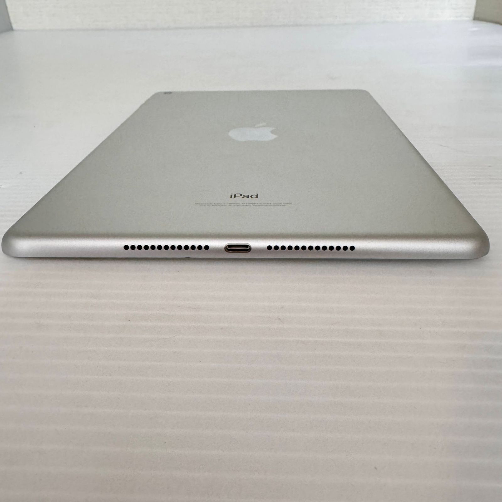 Apple(アップル) iPad 第6世代 32GB ゴールド MRJN2J／A Wi-Fi iPad
