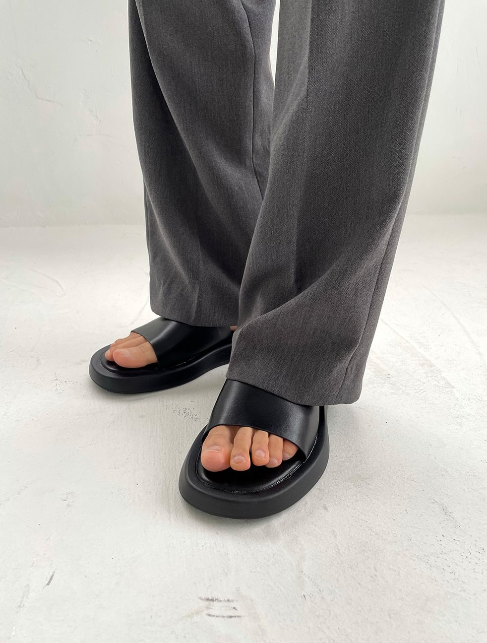 [COSYHARU公式] Black & White Platform Slippers COSYHARU コシハル 公式]ホワイト & ブラック プラットフォーム