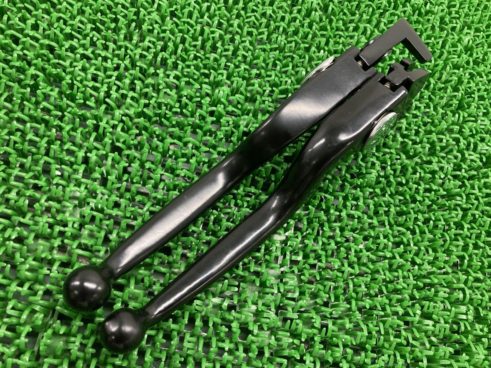 ヴィットピレン401 レバー 左右 ハスクバーナ 純正 VITPILEN401 ブレーキレバー クラッチレバー コンディション良好 【中古】 14 ヴィットピレン401 レバー 左右 ハスクバーナ 純正 バイク 部品