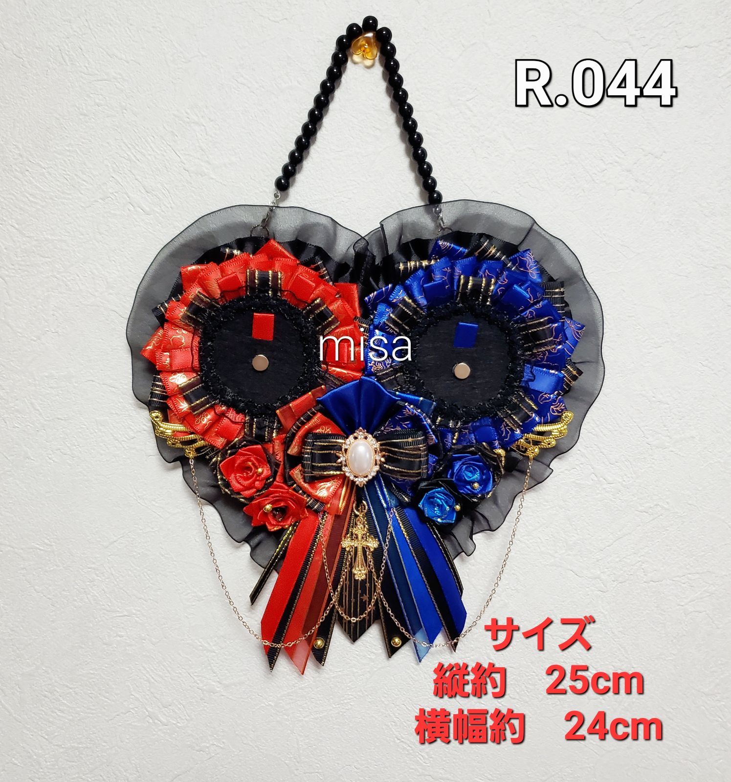 オーダー】痛ロゼット 赤× 黒 ×青 ハート型 缶バッチ2個用 リボン 薔薇