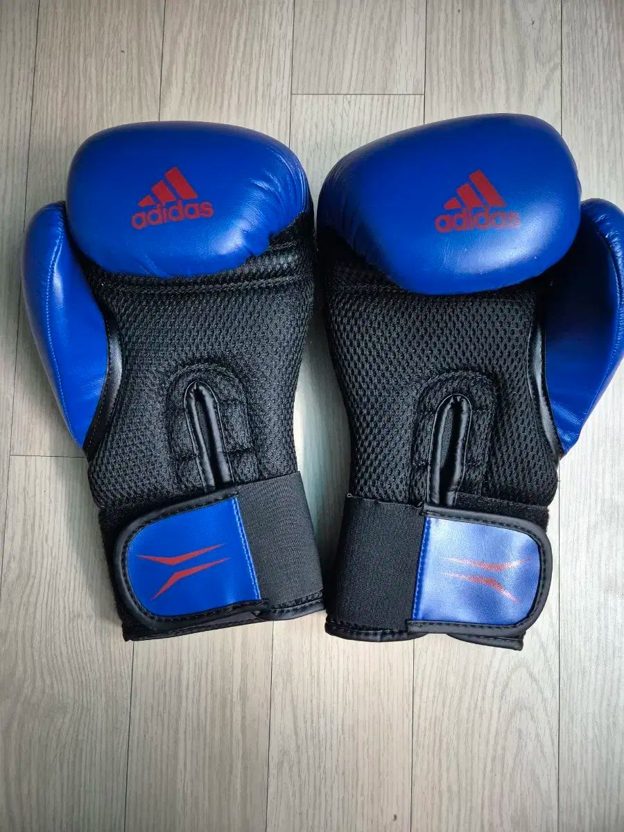 adidas アディダス