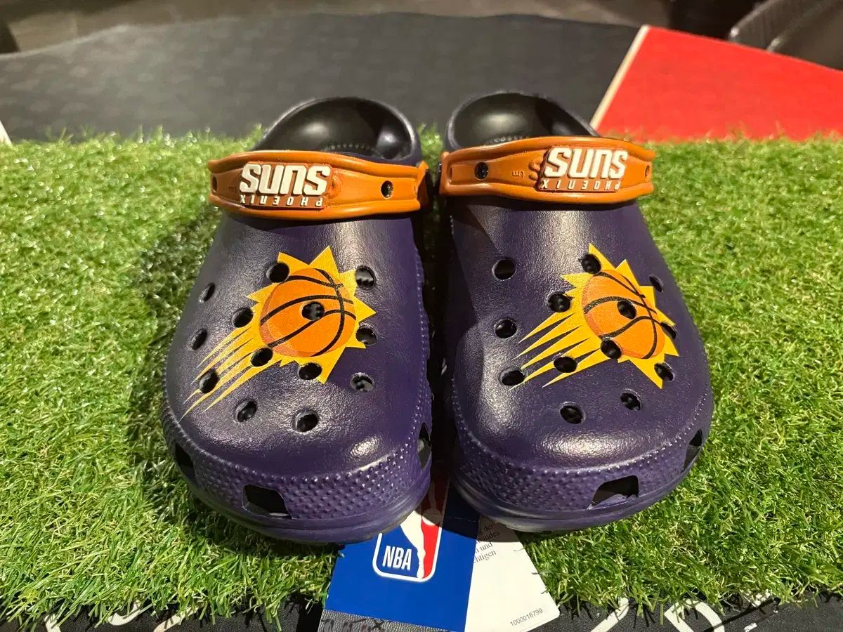 crocs