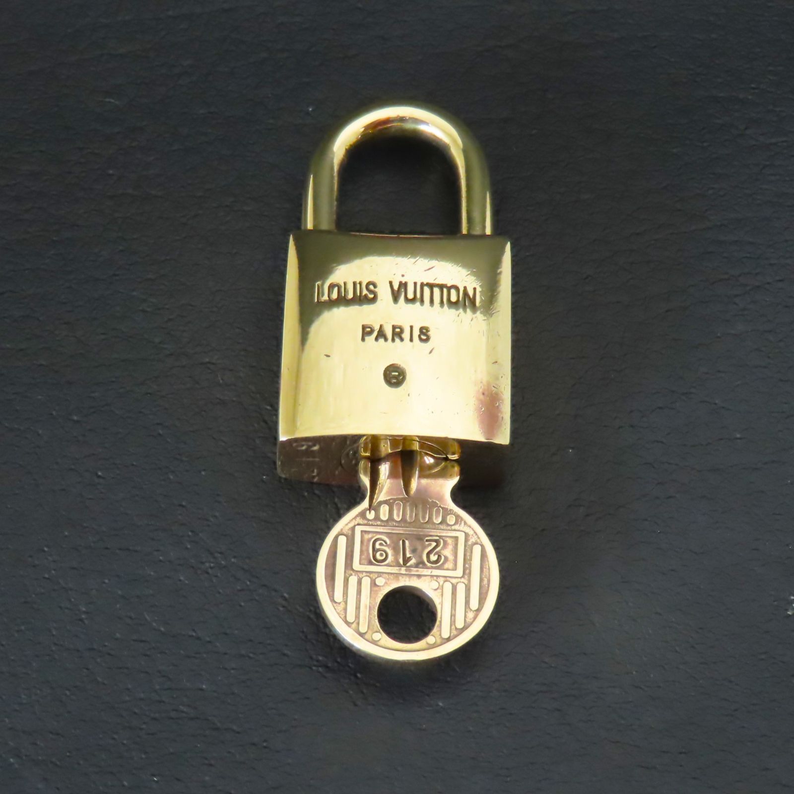 ルイヴィトン　南京錠 美品 Louis Vuitton LV ルイビトン ルイヴィトン ヴィトン 219
