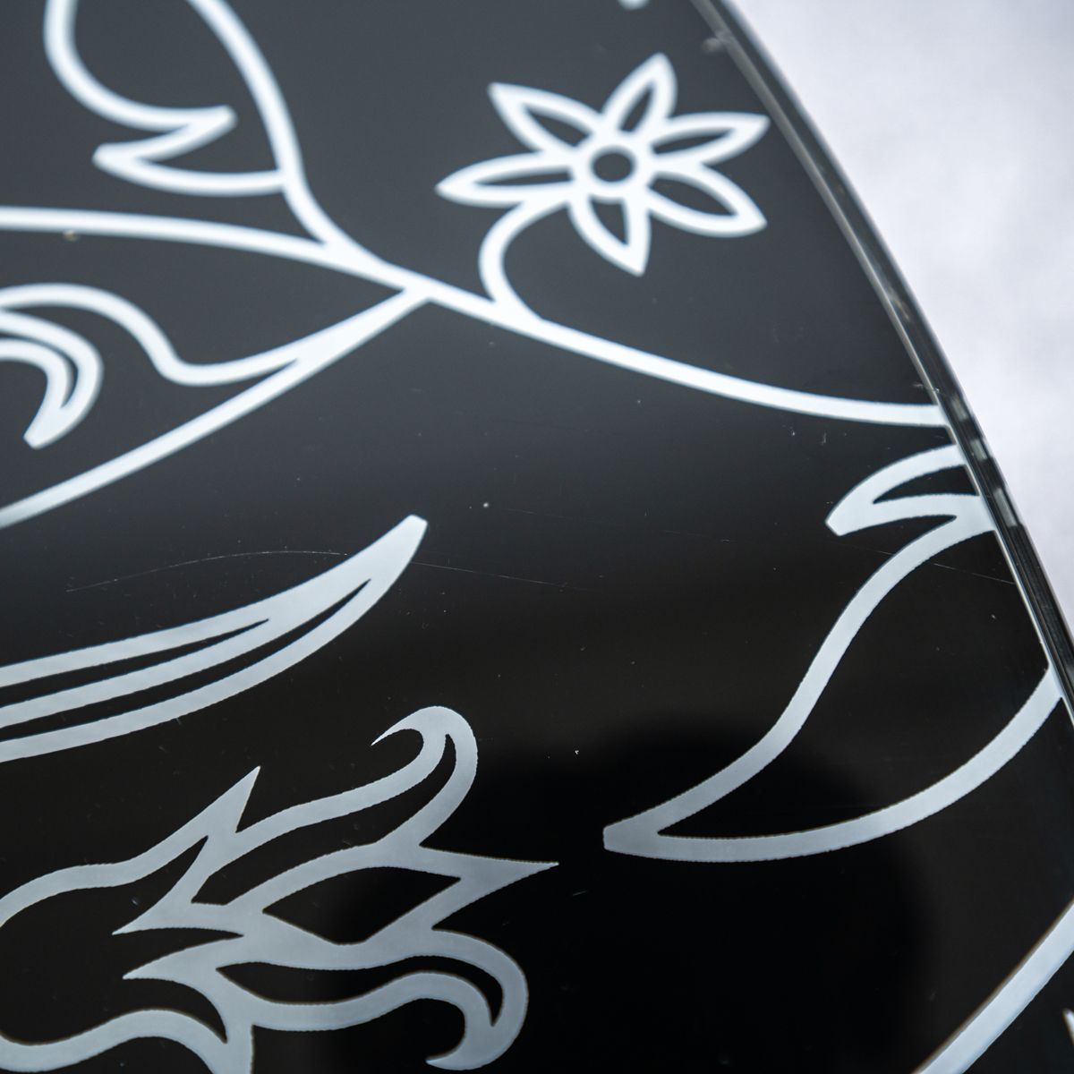 ガラス ブラック