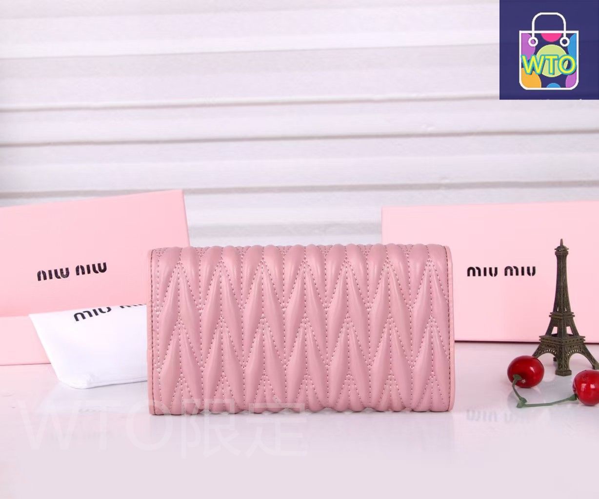 新品未使用 MIUMIU 財布[本日特価|新品未使用品]-WT0輸入 - メルカリ