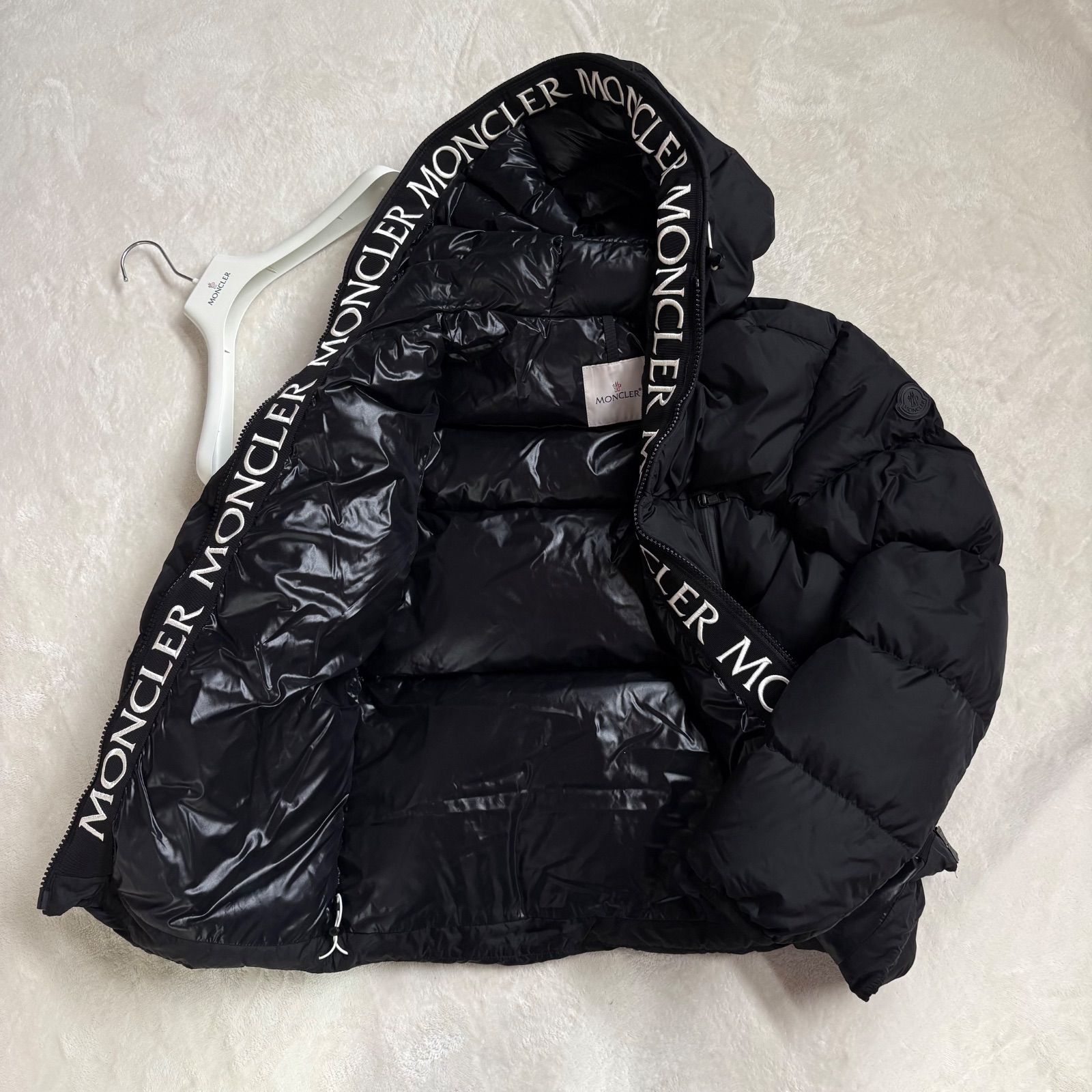 【極美品】MONCLER MONTCLA ブラック 2サイズ　ダウンジャケット 極美品】MONCLER MONTCLA ロング丈モデル サイズ2（L） 黒