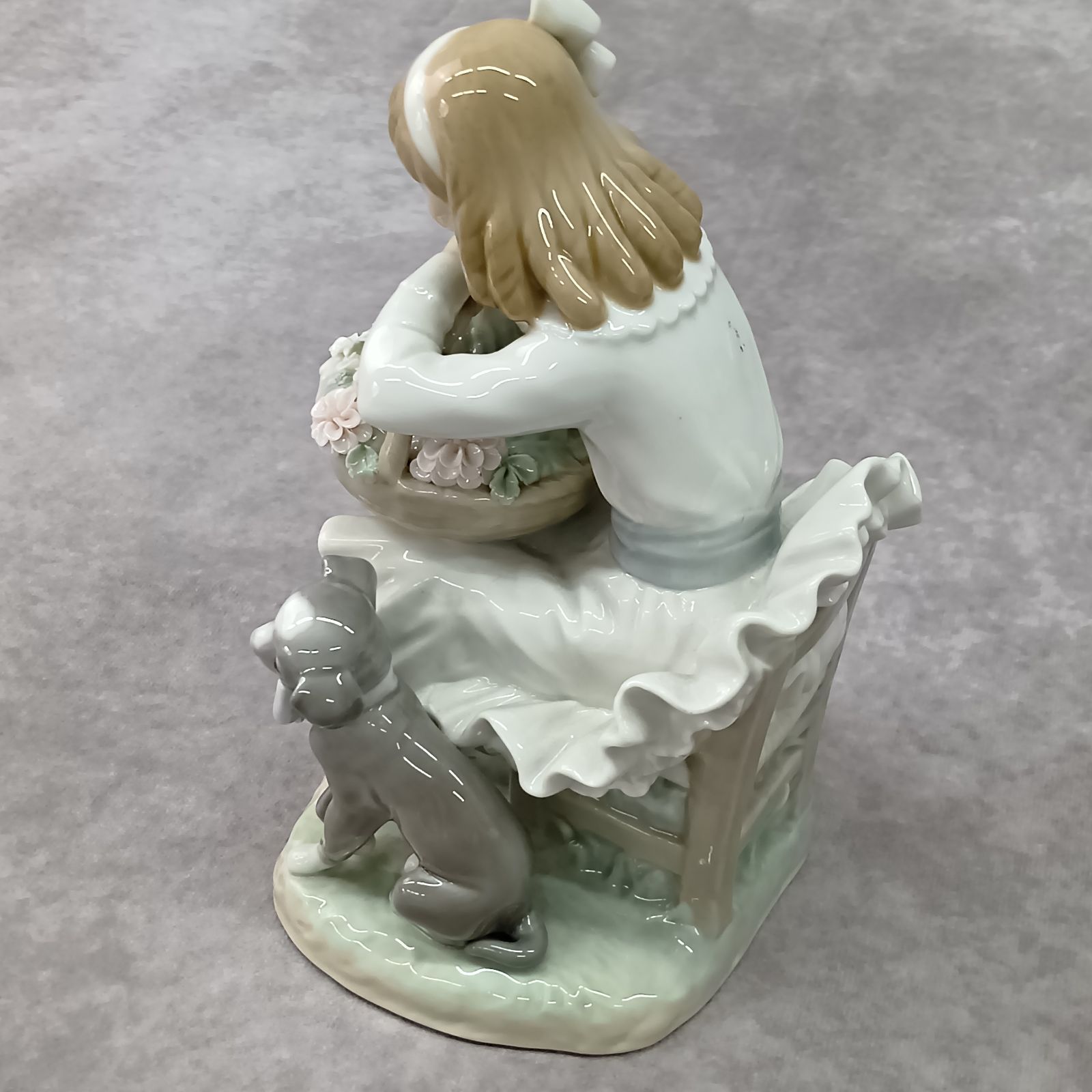 洋人形〈花を摘んでいる女の子〉 Amazon.co.jp: リヤドロ 置物□五月の花 フィギュリン 5467