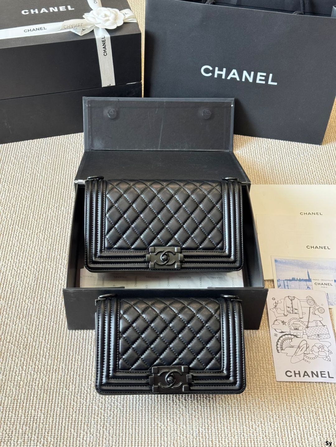 良品✨サロンドアルファード トートバッグ 迷彩 ワッペン ネイビー系×ガンメタ 良品✨サロンドアルファード トートバッグ 迷彩 ワッペン 美品  サロンドアルファード トートバッグ 肩掛け PVC ネイビー系 迷彩柄 美品 サロンドアルファード トートバッグ 肩掛け PVC ネイビー系 迷彩柄