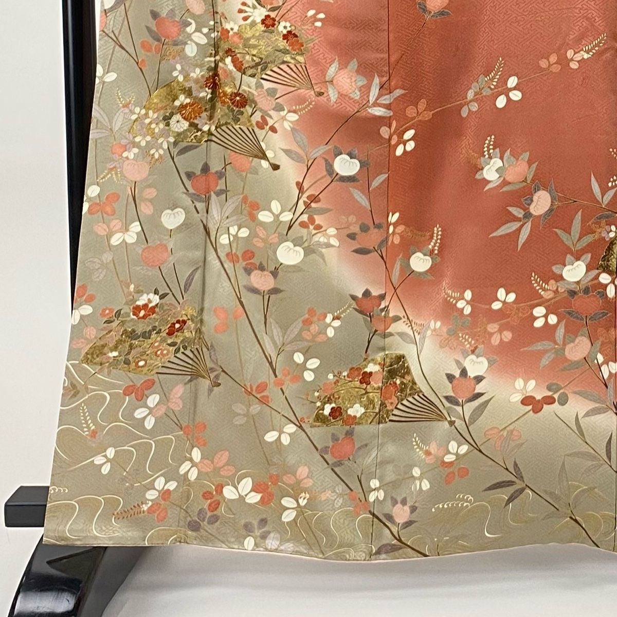 訪問着 身丈163.5cm 裄丈68cm L 袷 鈴乃屋 落款 扇 草花 金糸 金彩 サーモンピンク 正絹 秀品