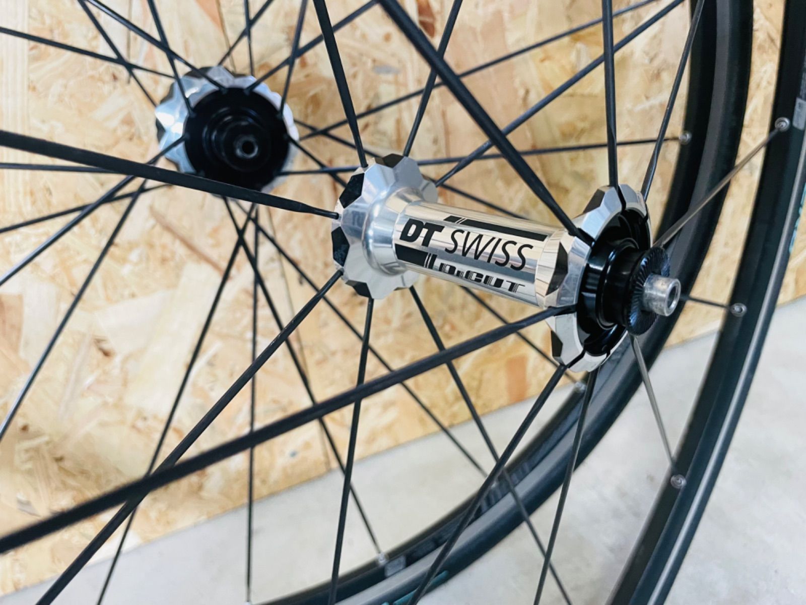 DT SWISS R20 完組フロントホイール 700c 【公式通販】