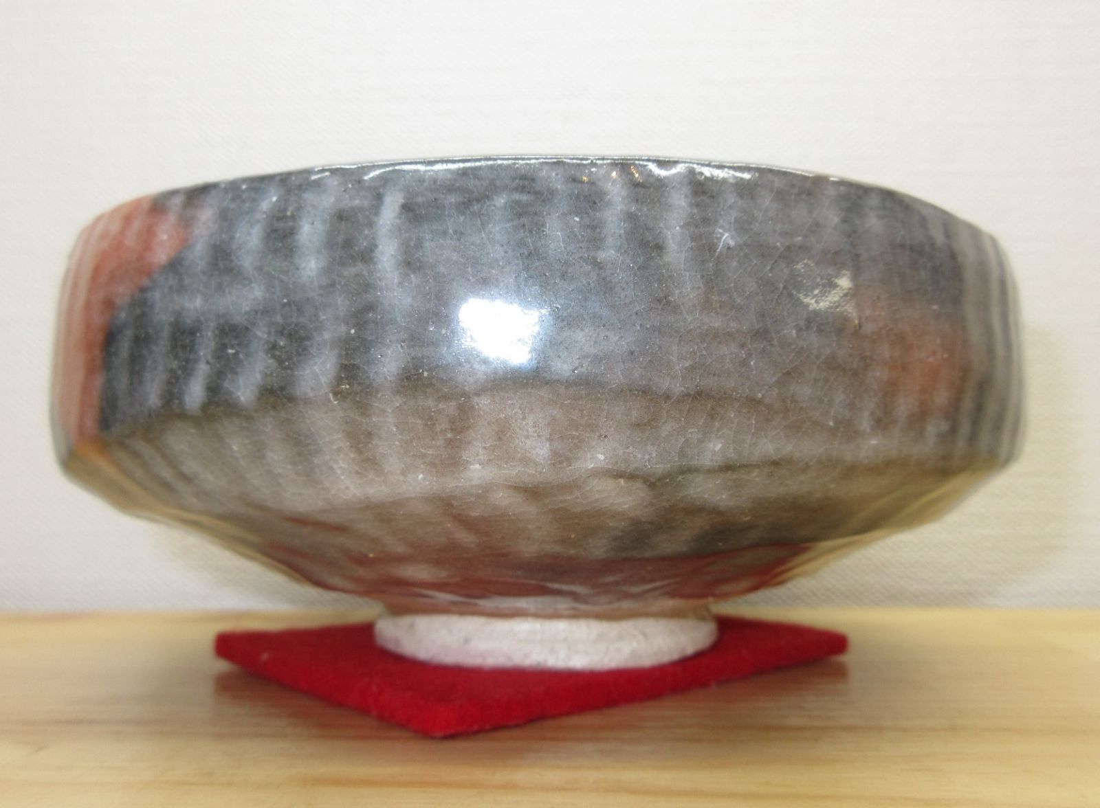 逢絢亭 茶道具 平茶碗 楽焼 赤楽 内寿文字彫 政所窯 永興明道 共箱入り WWW_IBETON_RU