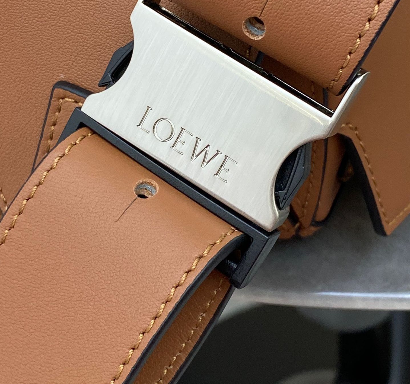 新品未使用 LOEWE ロエベ loewe ボディバッグ メンズ PUZZLE SMALL BUMBAG レディースバッグ パズル バムバッグ スモール ベルトバッグ レザー クロスボディ 鞄 送料無料 新品