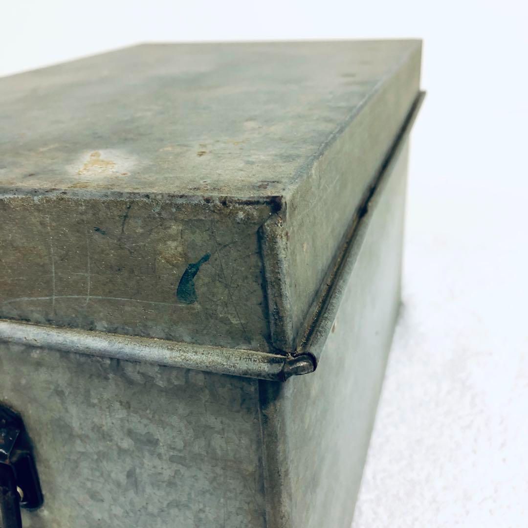 ブリキ缶　トタンBOX　昭和レトロ　ダメージ　ハードケース　頑丈タフ　③ ブリキ缶 トタンBOX 昭和レトロ ダメージ ハードケース 頑丈タフ