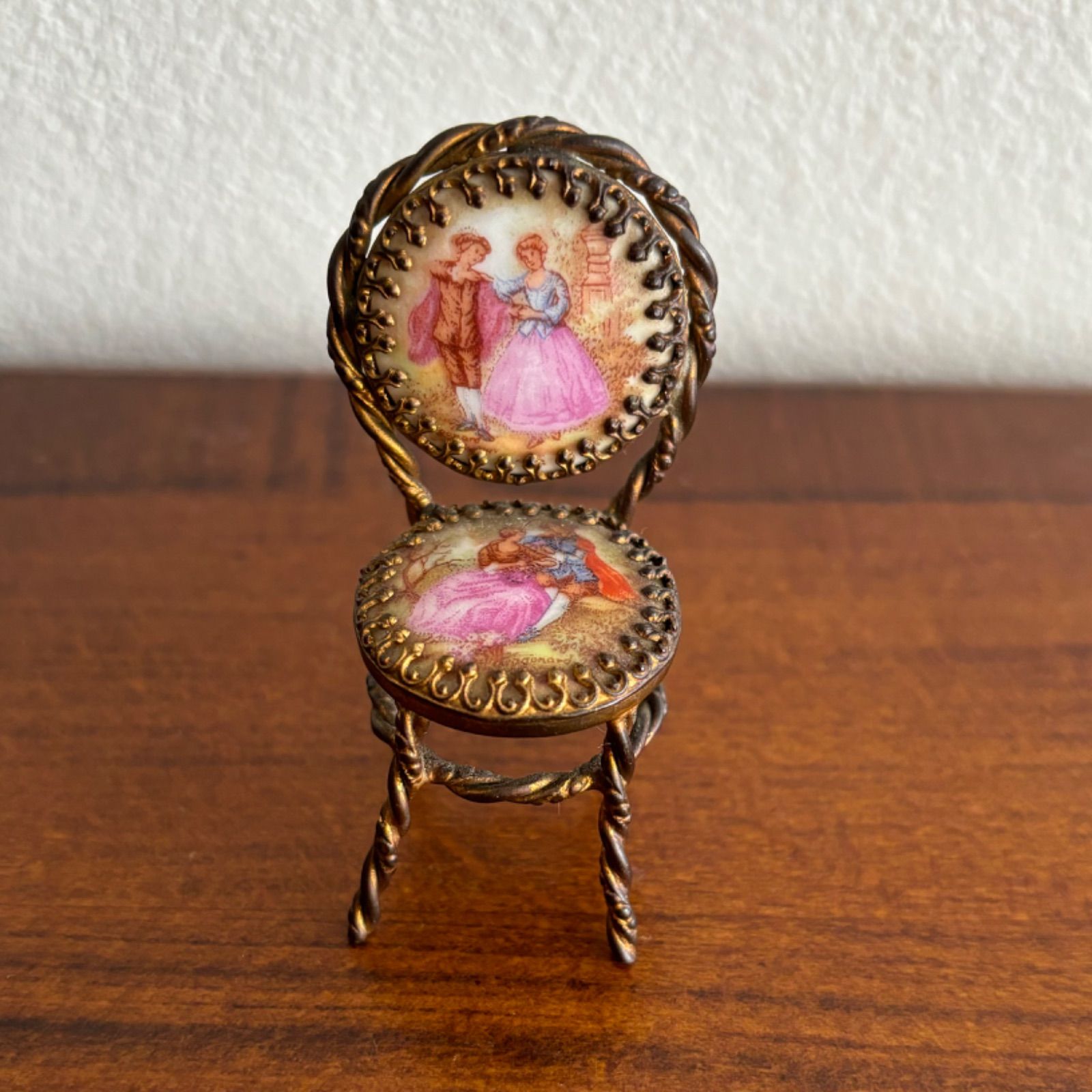 フランスアンティークリモージュ ミニチュアの椅子 - メルカリ