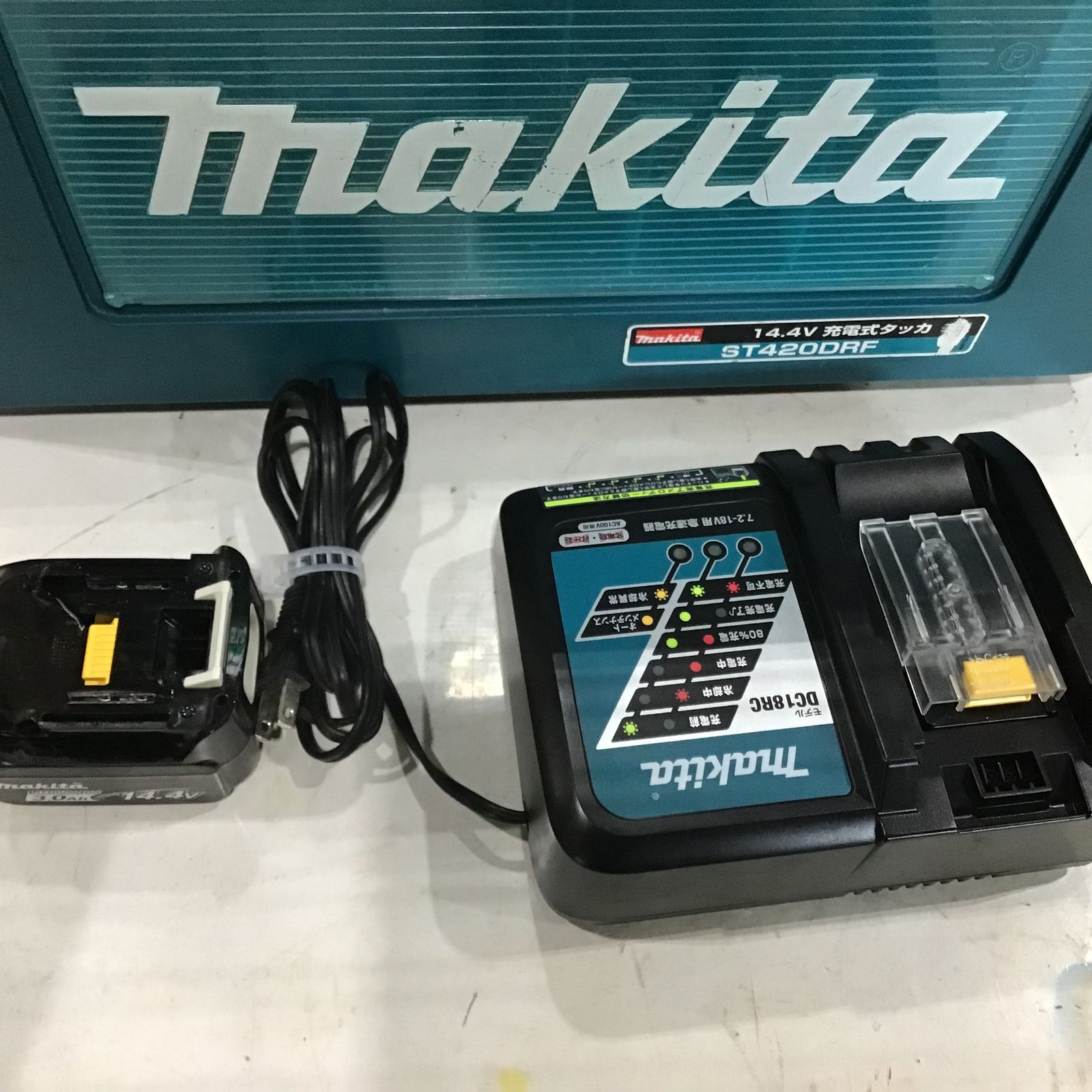 ☆マキタ(makita) 14.4V 4mm J線 コードレスタッカ ST420DRF【川口店