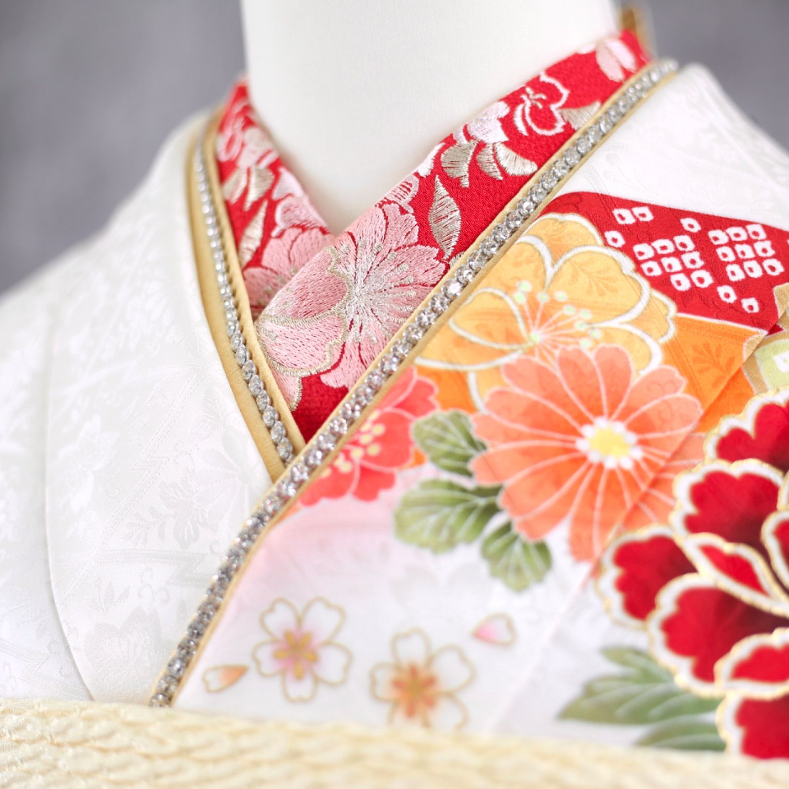 美品 正絹お振袖 7点フルセット 白 薔薇尽くし Lサイズ】 振袖 身丈 美品 正絹お振袖 7点フルセット 白 薔薇尽くし Lサイズ】 振袖 身丈