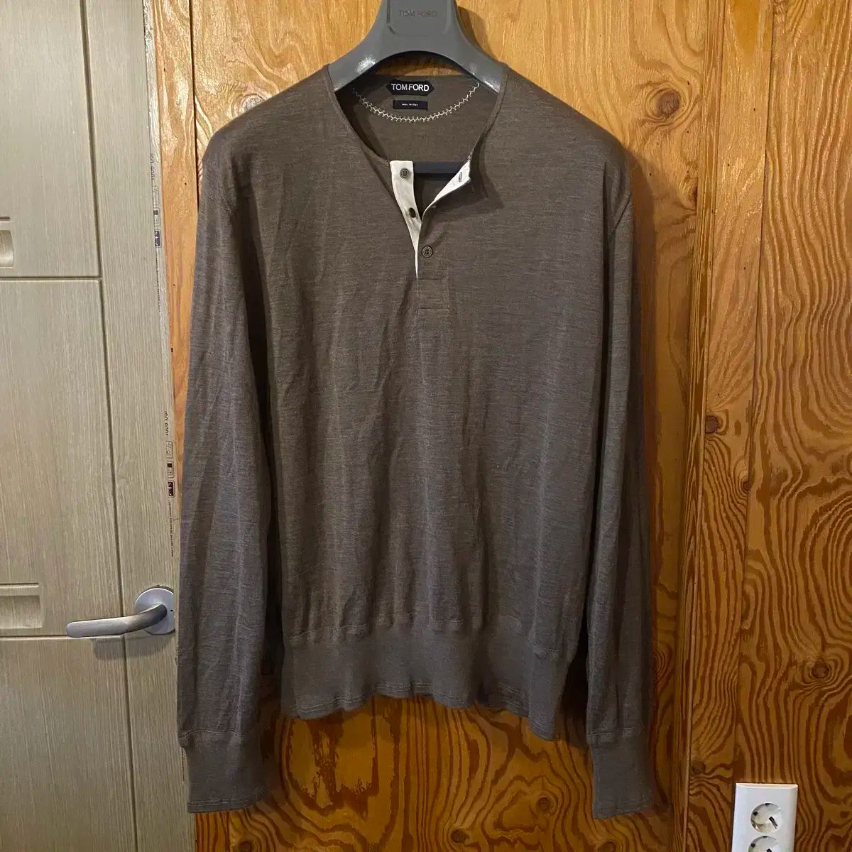 TOM FORD(トムフォード) カシミア 100 % ヘンリーネック ニット  