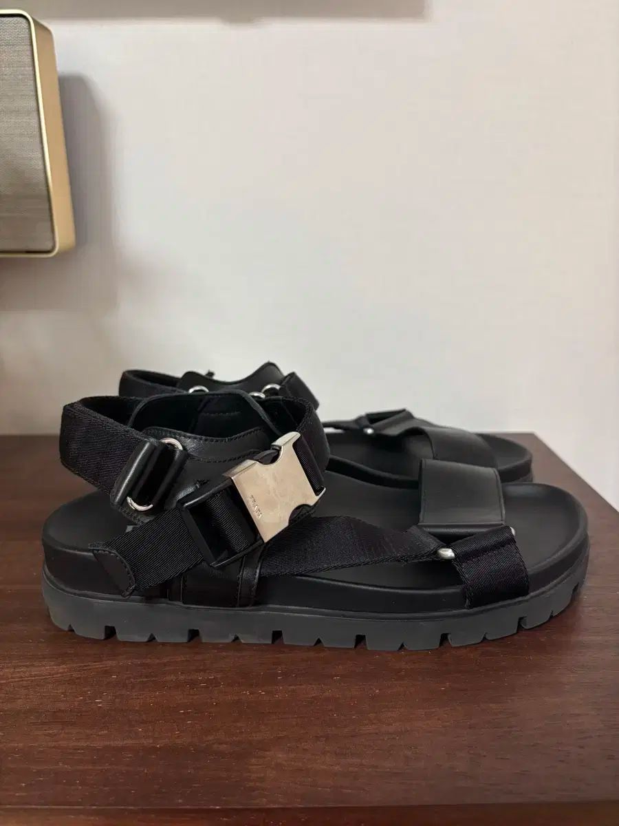 PRADA プラダ 黒 サンダル メンズ 7 サイズ