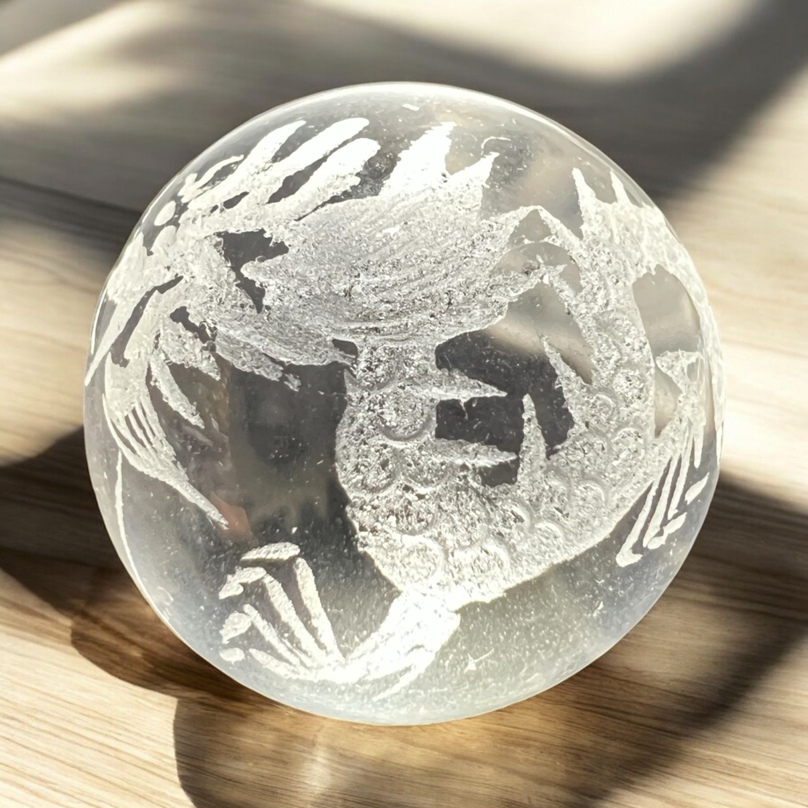 天然水晶20 mm「四神獣」彫刻，水晶台付き 風水・陰陽五行 守護神 