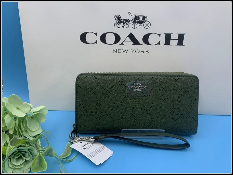 COACH 長財布 コーチ 財布 サープラス ラグジュアリー シグネチャー ストラップ付き アコーディオン ウォレット プレゼント 贈り物 ギフト ラウンドファスナー ロング ジップ ファッション レディース メンズ 新品 未使用 C4715 A100Z-X1