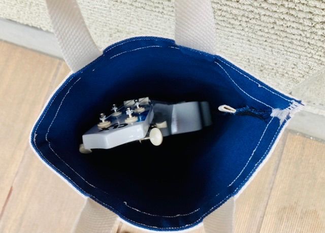ウクレレ】ソプラノ デルフトブルー 白地木製新品 オランダCalimex社製