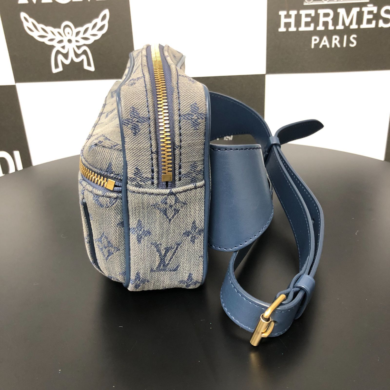 LOUIS VUITTON ルイ・ヴィトン M44741 バムバッグ アウトドア ボディ 