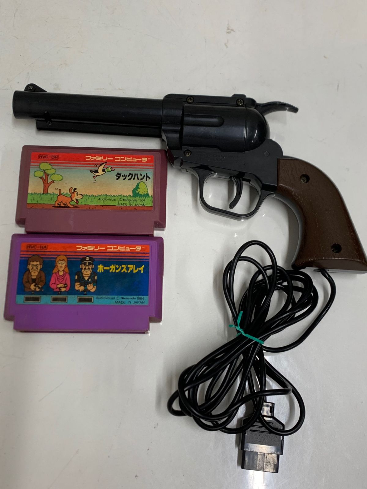 ファミリーコンピュータ専用　光線銃シリーズ　ガン　+ダックハント　(ソフト付) FC】任天堂 ファミリーコンピュータ専用 光線銃シリーズ ガン