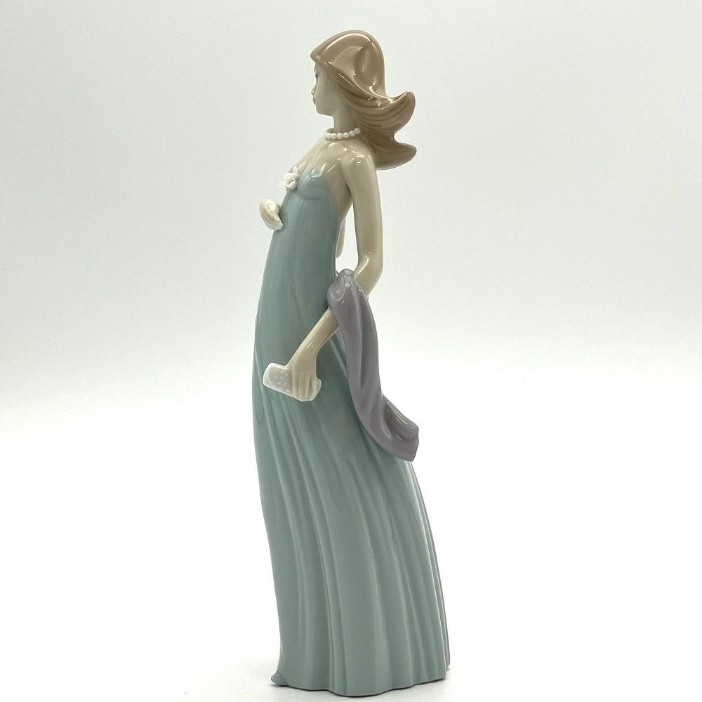 LLADRO リヤドロ 少女 01005487 フィギュリン 置物 インテリア リヤドロ Lladro 少女 オブジェ 置物 5487 磁器 ポーセリン