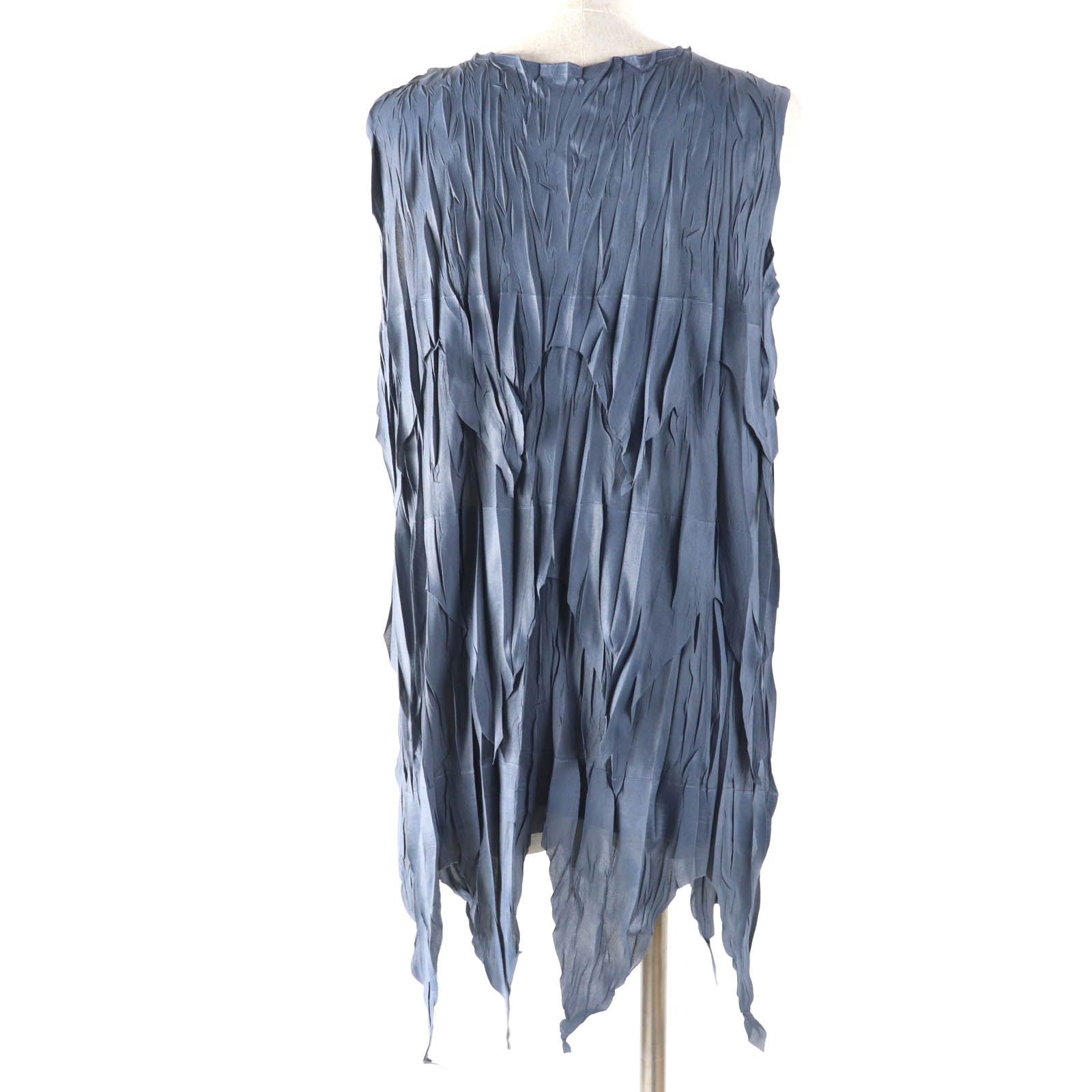 PLEATS PLEASE
