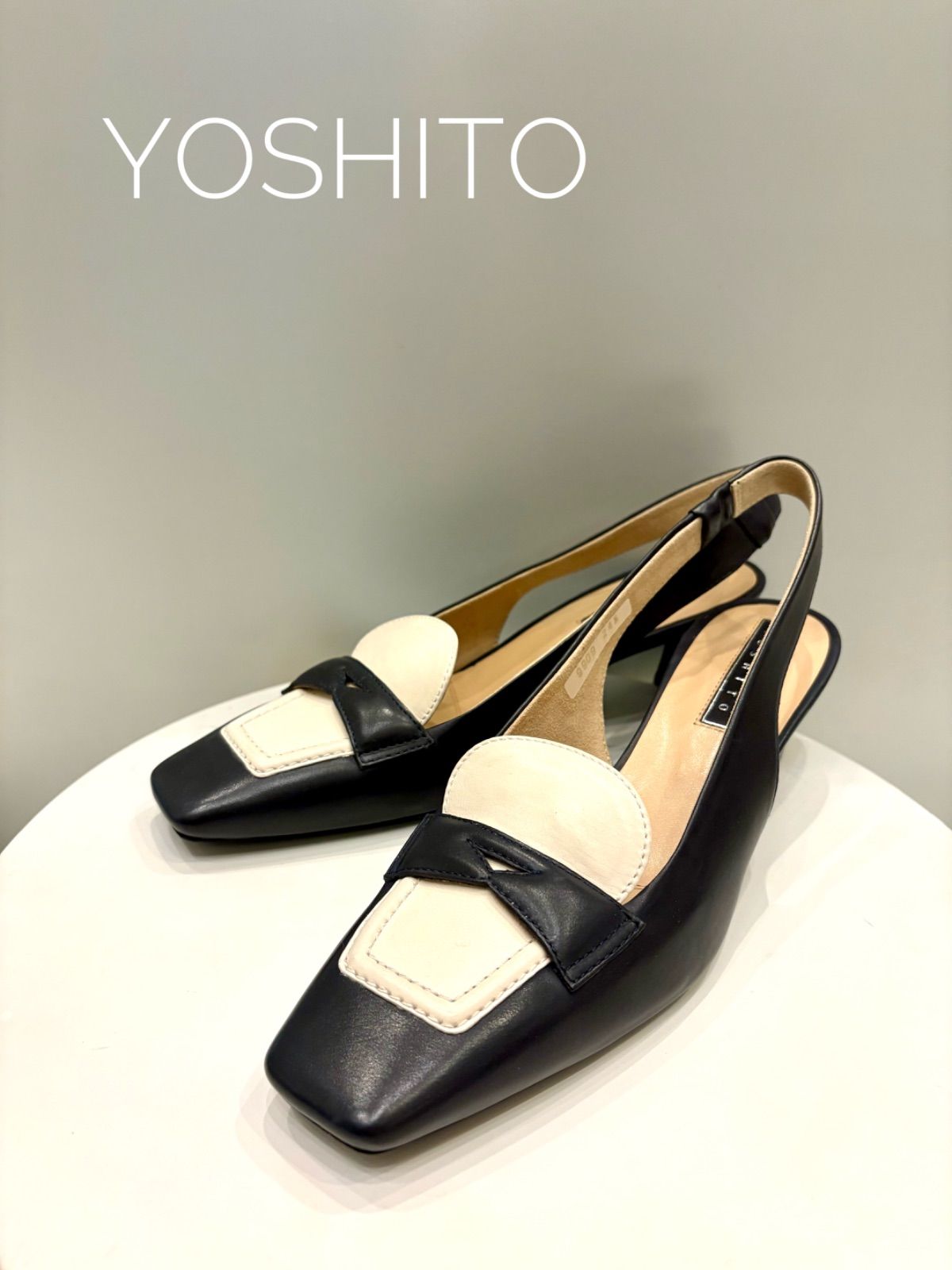 YOSHITOヨシト ローファーバックベルトパンプス ネイビーコンビ