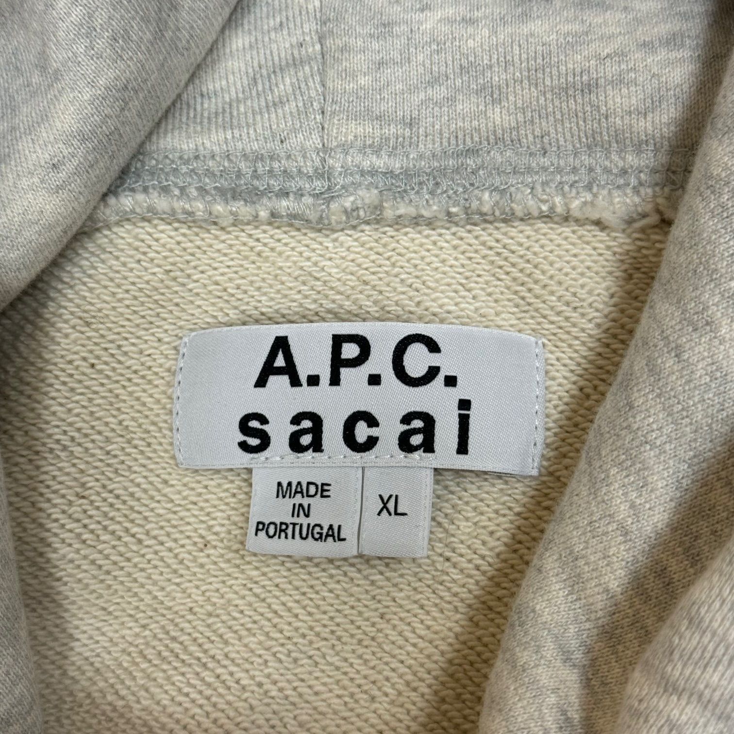 A.P.C × sacai コラボ sapcai ロゴプリント スウェット フーディー サイドジップ パーカー アーペーセー サカイ  21E2-COEON-M27655 グレー XL 78338A3 - メルカリ