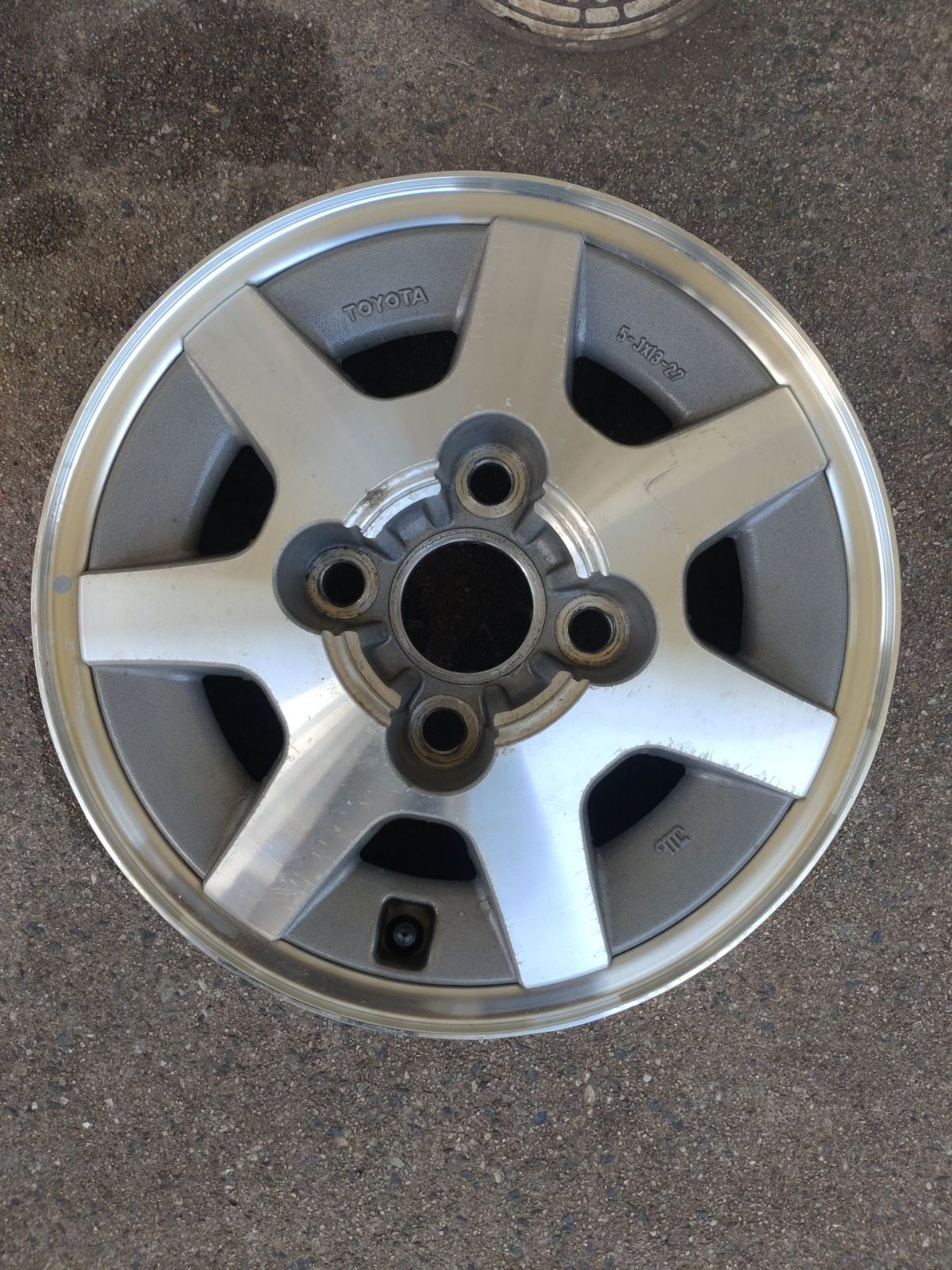 TOYOTA トヨタ AE86 トレノ レビン 純正ホイール 13インチ 5J+27 当時 TOYOTA トヨタ AE86 トレノ レビン 純正ホイール 13インチ 5J+27 当時