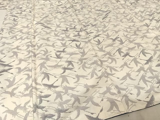 平和屋着物●本場大島紬　白大島　カタス9マルキ　飛鶴文　久野織物謹製　証紙付き　正絹　逸品　AAAY1530np 平和屋着物○本場大島紬 白大島 カタス9マルキ 飛鶴文 久野織物謹製