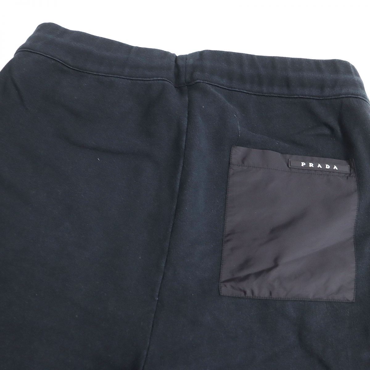 良品◆2019年 PRADA プラダ ラバーロゴプレート付き ボトムス/ハーフパンツ/スウェットパンツ ブラック L 正規品 メンズ r07-st30221-801 良品◇2019年 PRADA プラダ ラバーロゴプレート付き ボトムス/ハーフ