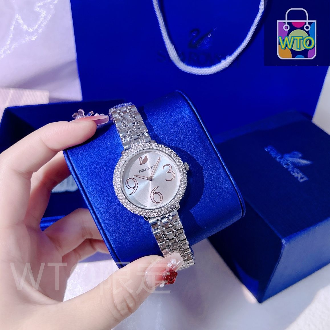 今日特価】SWAROVSKI スワロフスキー 時計 シンプルで目立つ