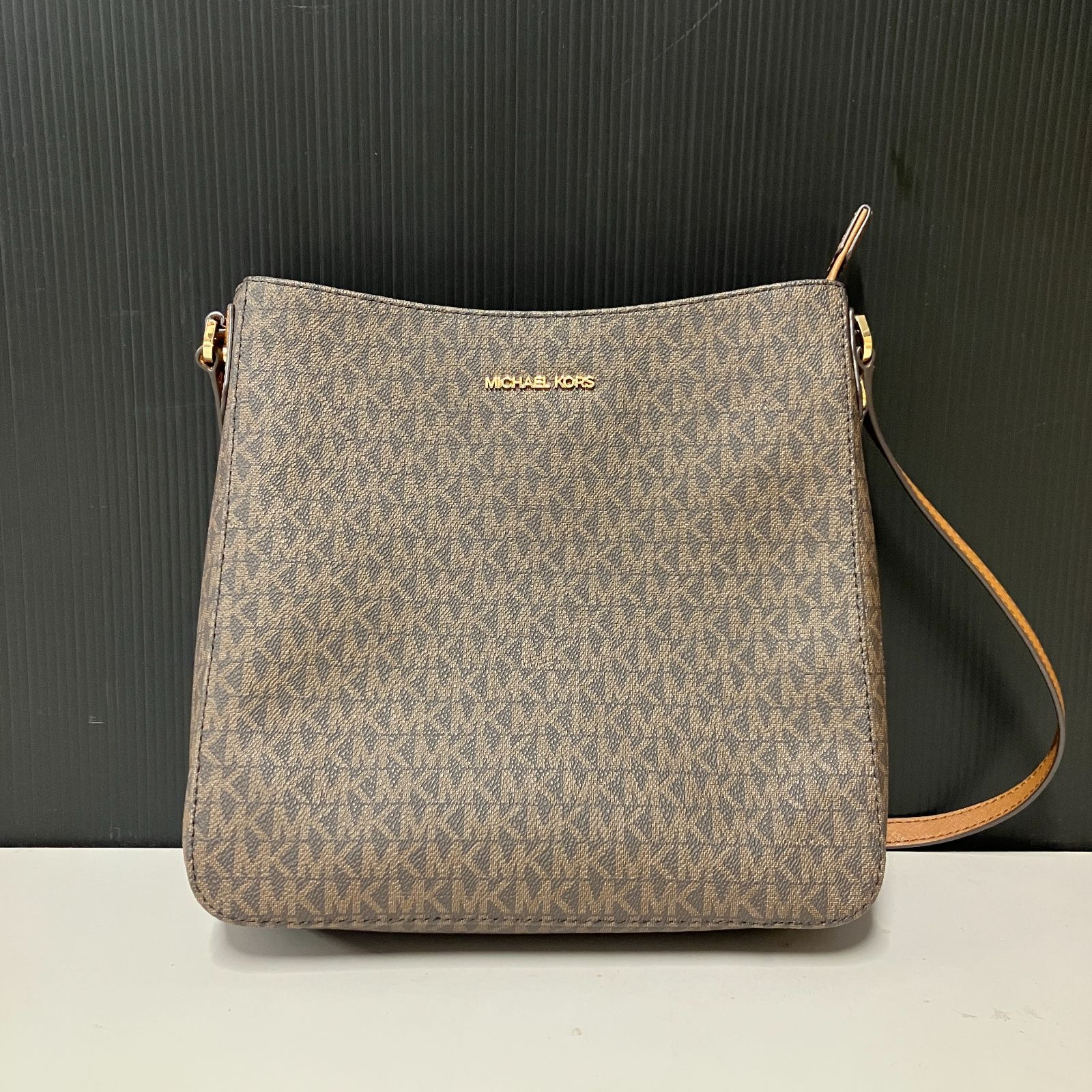 むつ85-1545 MICHAEL KORS JET SET TRAVEL LG MESSENGER 併売