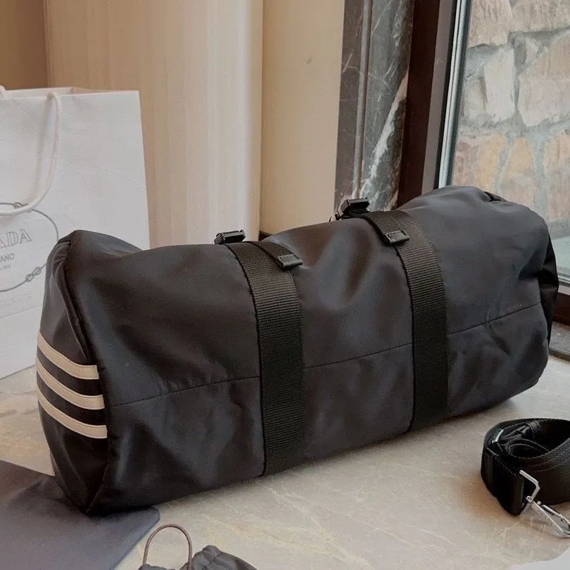 新品】PRADA プラダ × adidas Re-Nylon ダッフルバッグ 黒｜本日