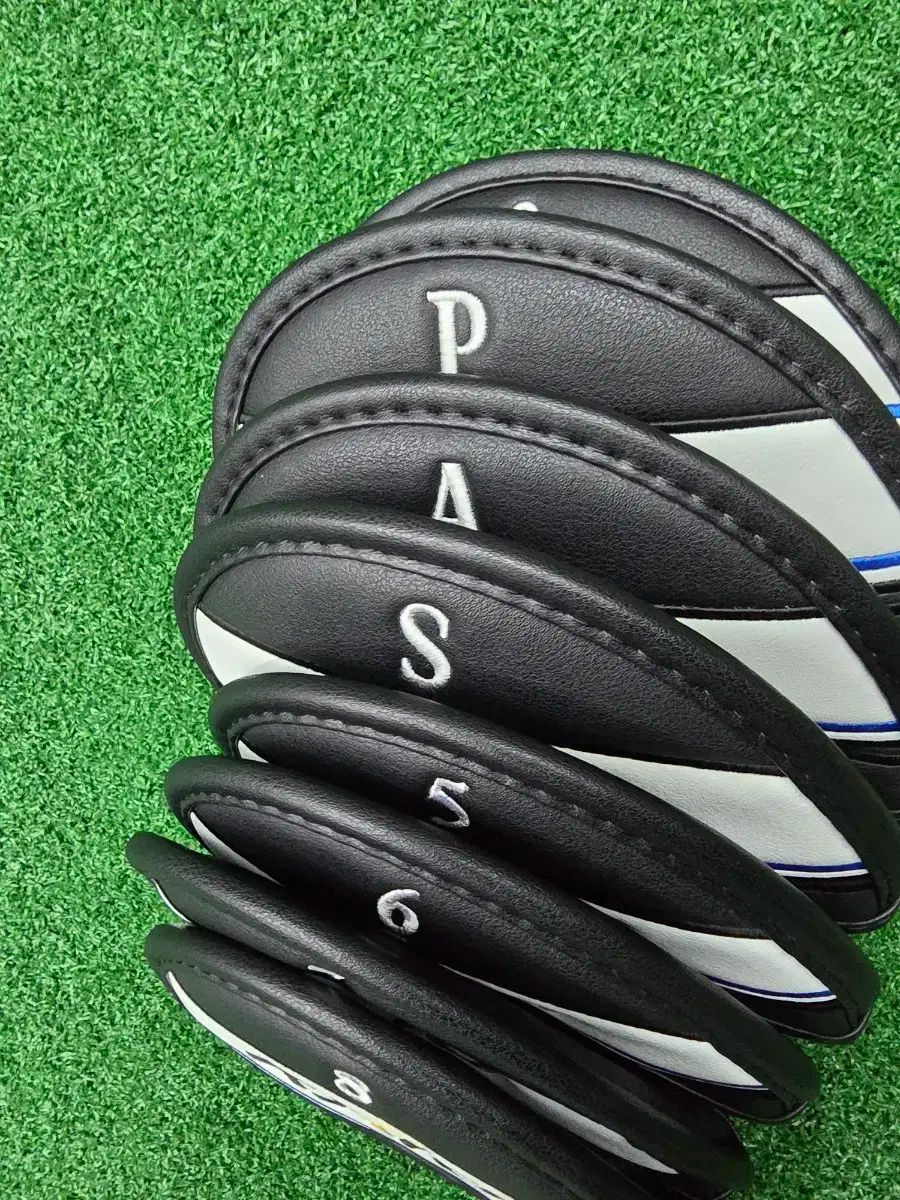 <24時間限定値下げ中>xxio アイアンカバー付き　ゴルフバッグ ダンロップ XXIO アイアンカバー 24時間限定値下げ中>xxio アイアン