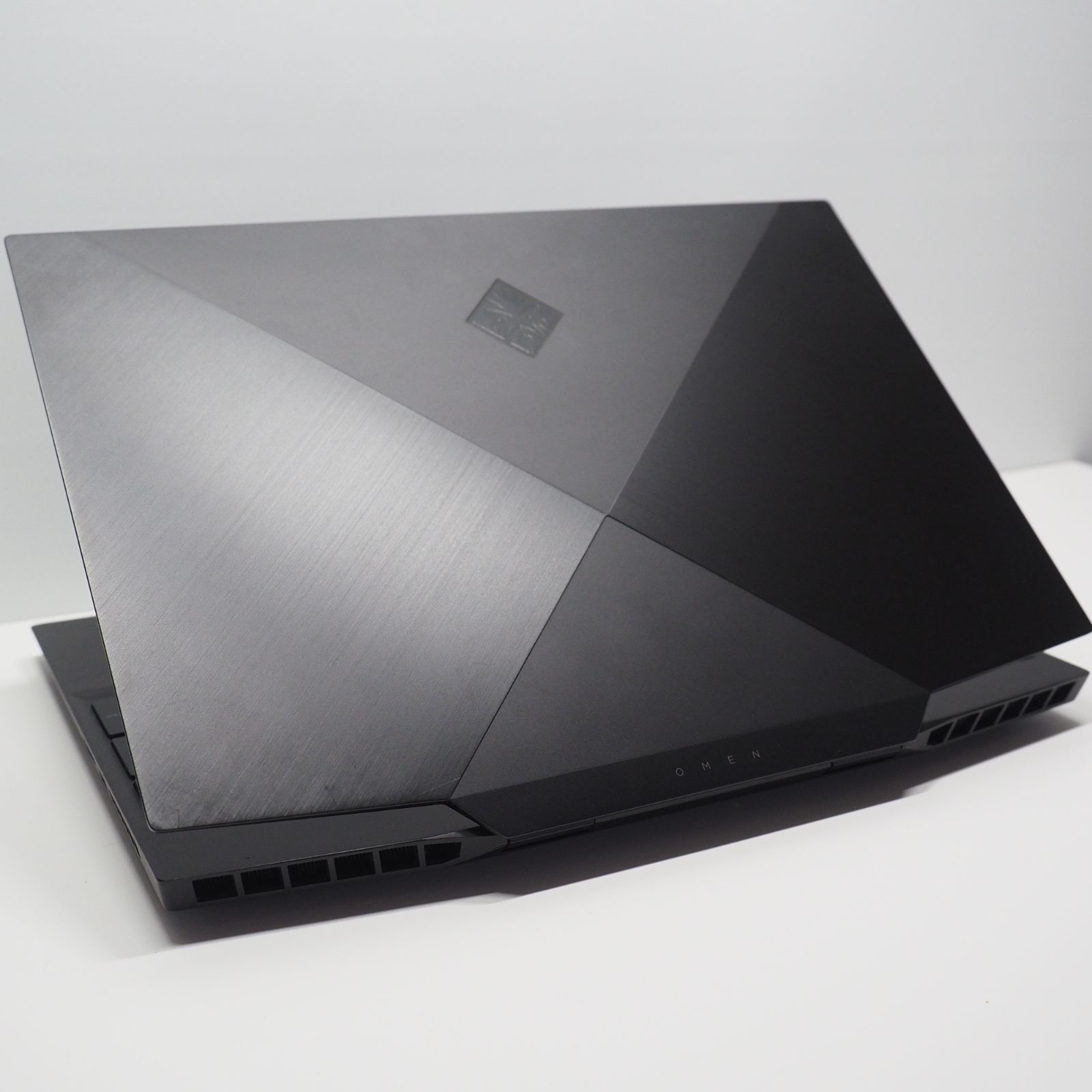 OMEN by HP 15、32 GBメモリ、RTX 2070 SUPER、IPSディスプレイ 300Hz