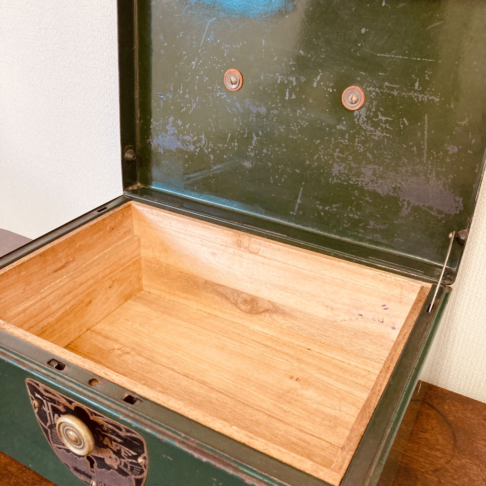 昭和レトロ 古い手提げ金庫（深緑いろ） - メルカリ