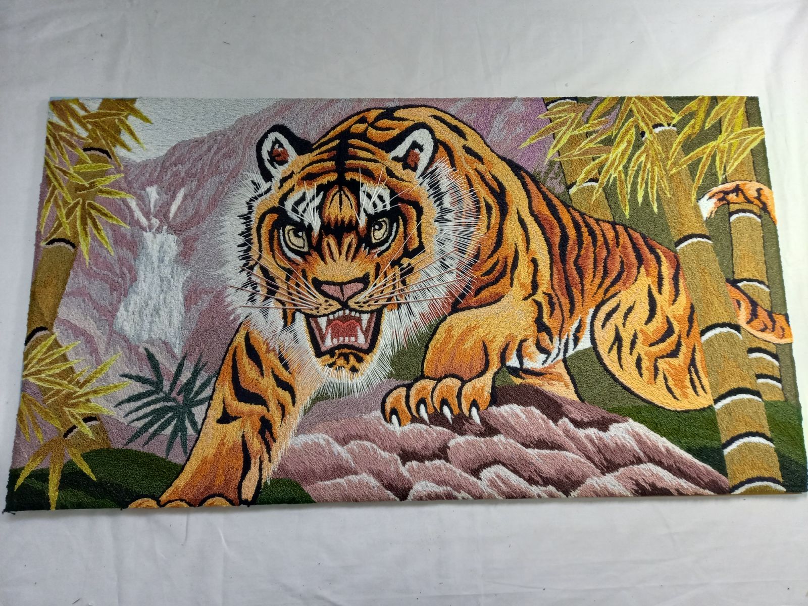 手刺繍 虎の額装アート 刺繍 手差し 一点もの ハンドメイド