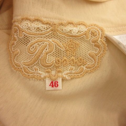 ベージュ
