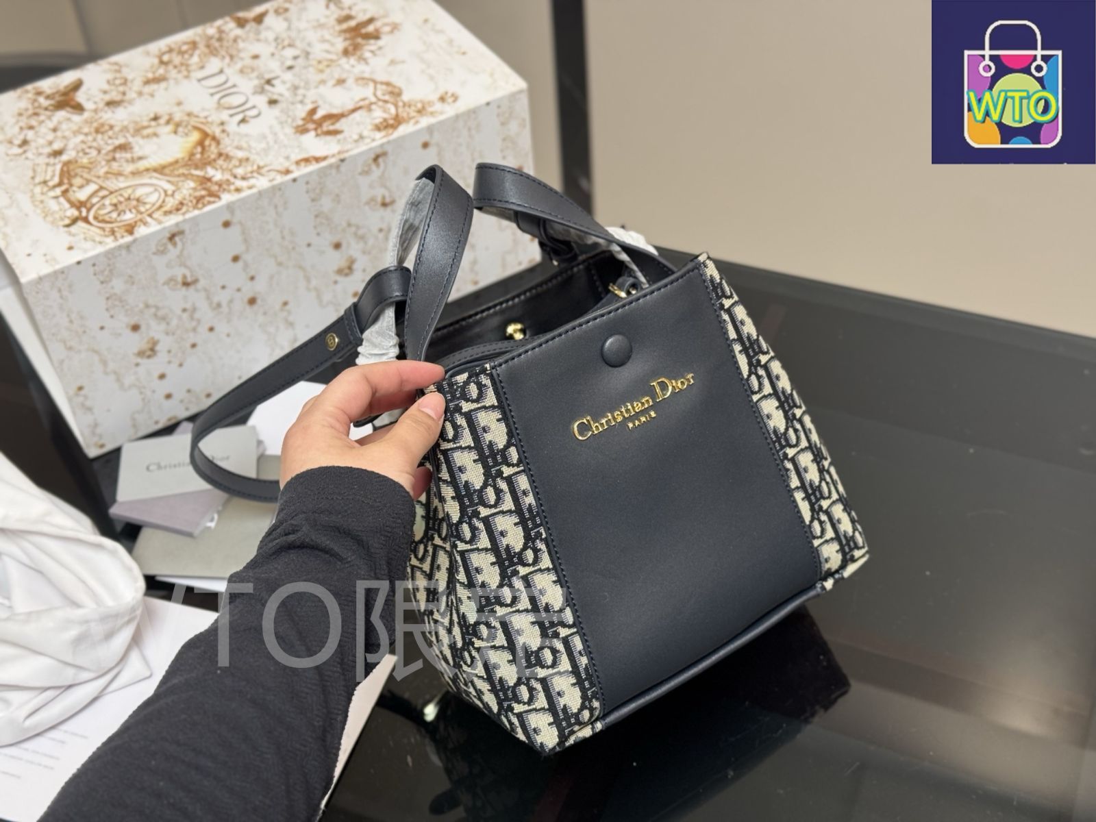 Diorディオール★Bucket Bag ★バケツバッグ★ベージュ DIOR | Signature バケットバッグ スモール グレインドカーフスキン