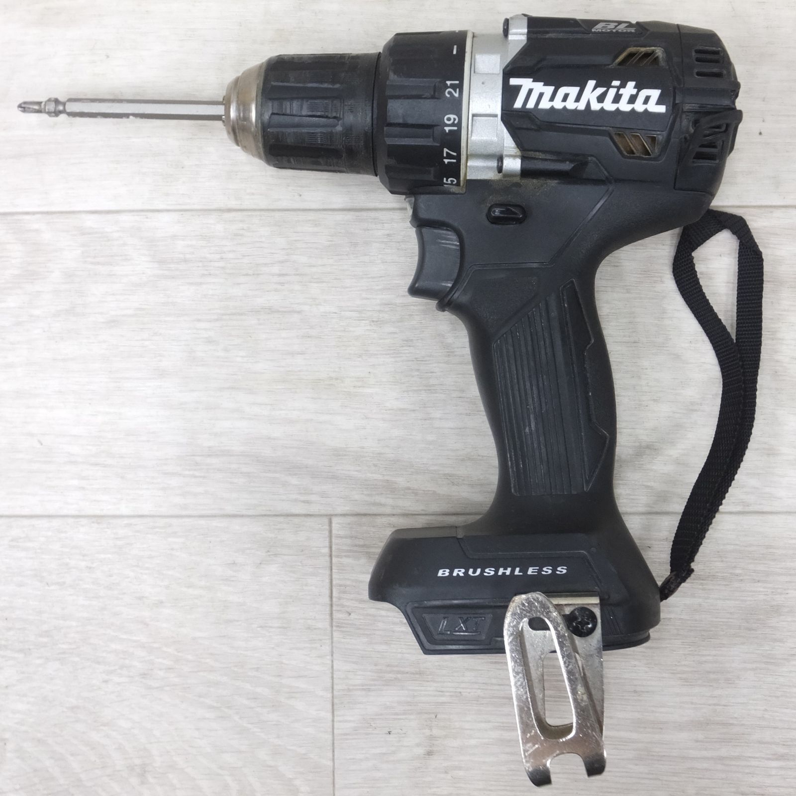 送料無料] ◇マキタ 充電式 ドライバ ドリル 18V DF484D 6.0Ah 本体  