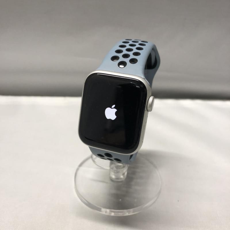 【中古】アップル Apple Watch SE GPS 40mm シルバー 第１世代 MYYL2J/A 充電ケーブルあり[15]