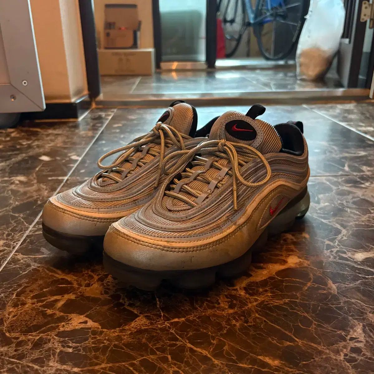 楽天市場】NIKE AIR VAPORMAX 97 metallic silver/varsity red